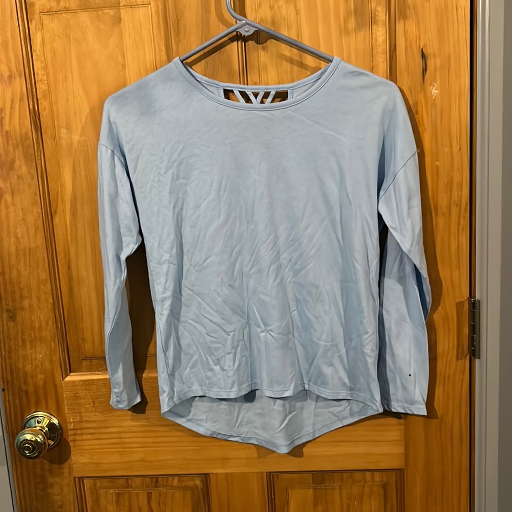 long sleeve old navy tee with detailed back